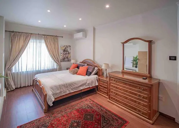 Pembroke St Julians Luxury, Comfort, Location